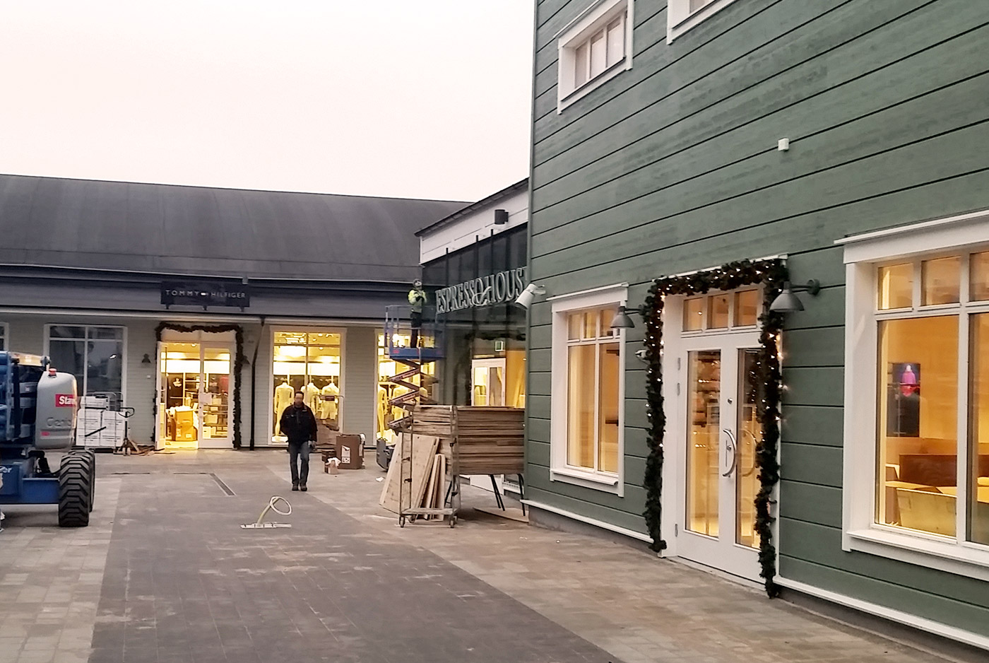 https://www.hevingohagglund.se/wp-content/uploads/stockholm-quality_outlet_hevingohagglund_byggprojekt3.jpg